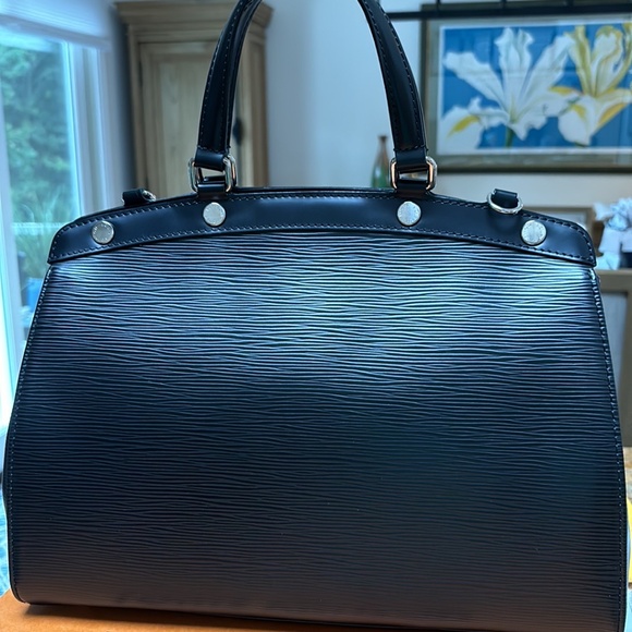 Authentic Louis Vuitton Medium Black Epi Bag is in perfect condition - Picture 14 of 14